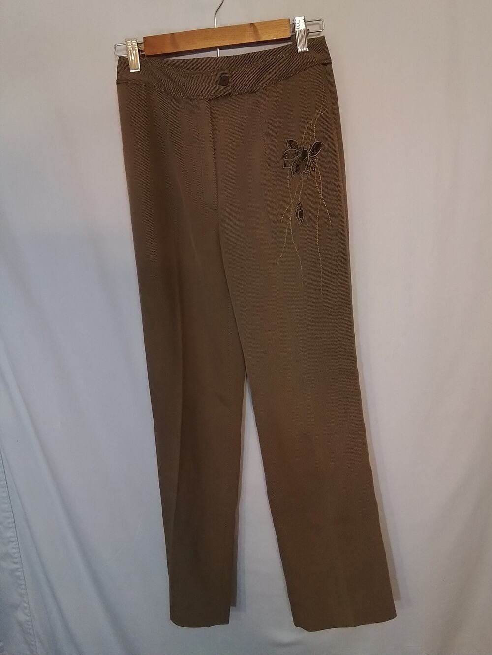 Yinger: ladies pants with embroidered hip and leg